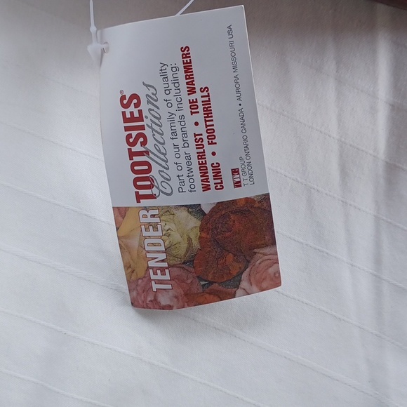 Tender Tootsies "Wine" Velour Scuff Slipper NEW- Sz. 7 - Picture 10 of 11